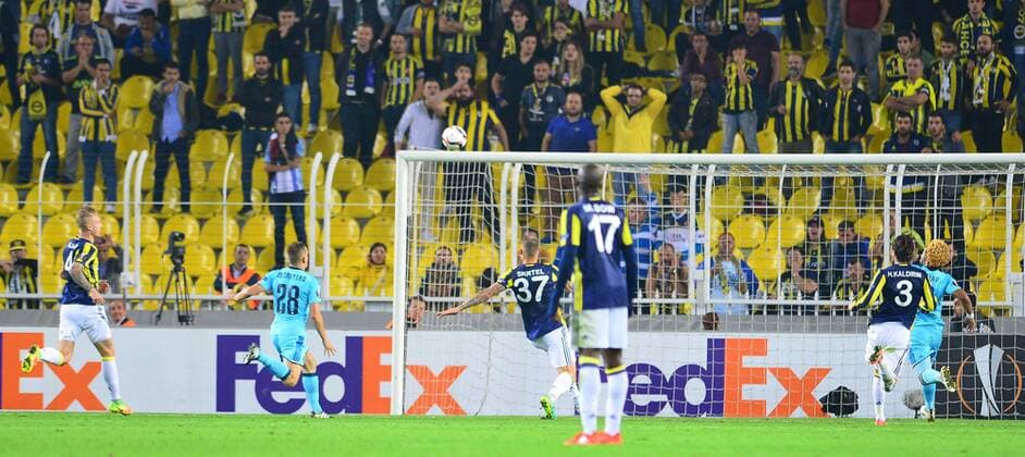 UEFA Europa League Group A day 2 match between Fenerbahce and Feyenoord at Ulker Stadium in Istanbul , Turkey , September 29 , 2016. Final Score : Fenerbahce 1 - Feyenoord 0 Pictured: Martin Skrtel of Fenerbahce and Jens Toornstra 28 of Feyenoord. 