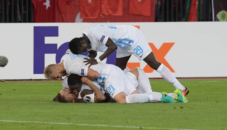 29.09.2016 Zürich.Schweiz Stadion Letzigrund Fussball Herren Saison 2016 2017 Europa League FC Zürich - Osmanlispor . Bild zeigt Torjubel (FC Zürich) 29 Sangone Sarr 21 Dzengis Cavusevic,Moussa Kone auf Torschütze Marco Schönbächler Aktion Einzelbild 