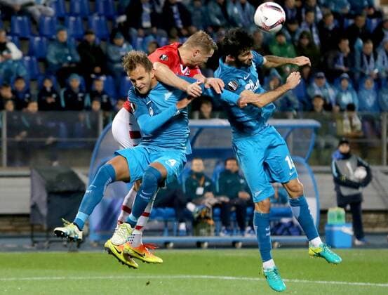ST PETERSBURG, RUSSIA â€“ SEPTEMBER 29, 2016: AZ Alkmaar s goalkeeper Rens van Eijden and Zenit St Petersburg s Domenico Criscito, Luis Neto (L-R) jump to head the ball in their 2016 17 UEFA Europe League Group D Round 2 football match at Petrovsky Stadium. FC Zenit won the game 5-0. Alexander Demianchuk TASS  TS032CF2