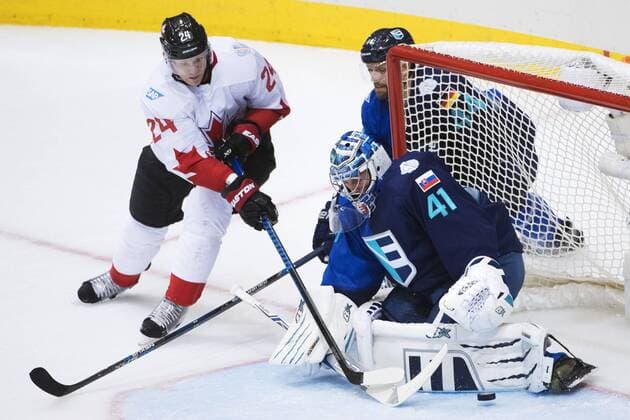 Kanadas Corey Perry, Europas Jaroslav Halak, Dennis Seidenberg - Toronto - Eishockey, World Cup of Hockey, Nationalteam Länderspiel, Finale, Europa vs. Kanada.  Copyright: JOELxMARKLUND BB160929JM015
