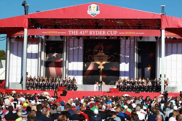 September 29, 2016: Chaska, MN, USA; A general wide angle view of the USA and European Teams on stage during the opening ceremony for the 2016 Ryder Cup at Hazeltine National Golf Club in Chaska, MN. (Photo by Brian Spurlock Icon Sportswire) GOLF: SEP 29 PGA Golf Herren - Ryder Cup - Opening Ceremony Icon160929103 EDITORIAL USE ONLY