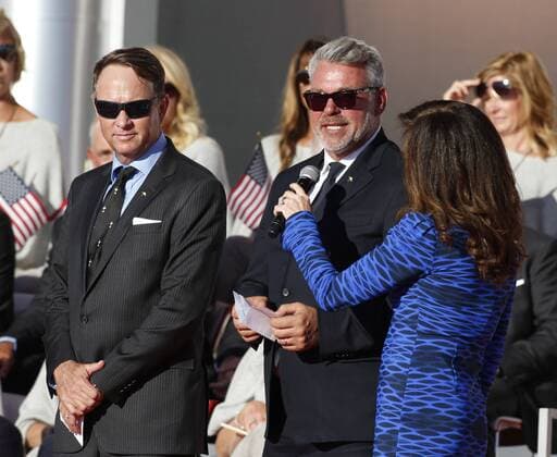 September 29, 2016: Chaska, MN, USA; USA team captain Davis Love III and European team captain Darren Clarke announce the pairings during the opening ceremony for the 2016 Ryder Cup at Hazeltine National Golf Club in Chaska, MN. (Photo by Brian Spurlock Icon Sportswire) GOLF: SEP 29 PGA Golf Herren - Ryder Cup - Opening Ceremony Icon16092978 EDITORIAL USE ONLY
