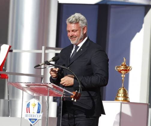 September 29, 2016: Chaska, MN, USA; European team captain Darren Clarke speaks during the opening ceremony for the 2016 Ryder Cup at Hazeltine National Golf Club in Chaska, MN. (Photo by Brian Spurlock Icon Sportswire) GOLF: SEP 29 PGA Golf Herren - Ryder Cup - Opening Ceremony Icon16092964 EDITORIAL USE ONLY