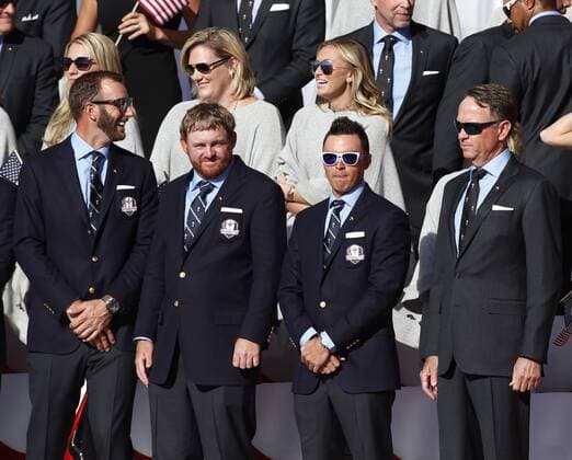 September 29, 2016: Chaska, MN, USA; Dustin Johnson turns around to speak to his wife Paulina Gretzky Johnson during the opening ceremony for the 2016 Ryder Cup at Hazeltine National Golf Club in Chaska, MN. (Photo by Brian Spurlock Icon Sportswire) GOLF: SEP 29 PGA Golf Herren - Ryder Cup - Opening Ceremony Icon16092958 EDITORIAL USE ONLY