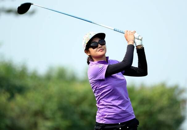 BEIJING, CHINA - SEPTEMBER 30: Luo Ying of China in action during the second round of the 2016 Reignwood LPGA Golf Damen Classic at Reignwood golf club on September 30, 2016 in Beijing, China.  CFP493033745 
