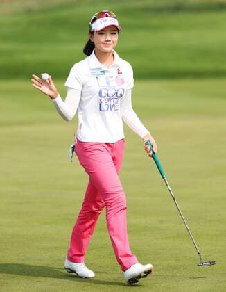 BEIJING, CHINA - SEPTEMBER 30: Shi Yuting of China in action during the second round of the 2016 Reignwood LPGA Golf Damen Classic at Reignwood golf club on September 30, 2016 in Beijing, China.  CFP493033756 