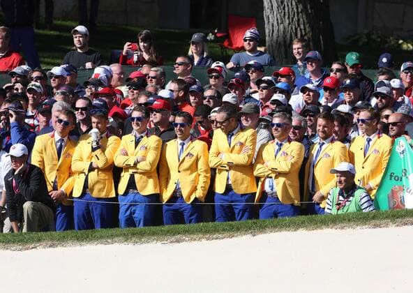 Sep 30, 2016: Chaska, MN, USA; European fans watch during the Day 1 morning matches for the 2016 Ryder Cup at Hazeltine National Golf Club. (Photo by Brian Spurlock Icon Sportswire) GOLF: SEP 30 PGA Golf Herren - Ryder Cup - Day One Icon1609308300 EDITORIAL USE ONLY