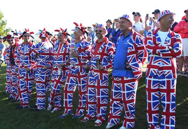 Sep 30, 2016: Chaska, MN, USA; European fans cheer during the Day 1 afternoon matches for the 2016 Ryder Cup at Hazeltine National Golf Club. (Photo by Brian Spurlock Icon Sportswire) GOLF: SEP 30 PGA Golf Herren - Ryder Cup - Day One Icon1609308540 EDITORIAL USE ONLY