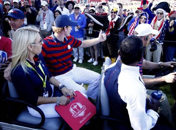 October 1, 2016 - Chaska, MN, USA - Fans cheered for Brandt Snedeker after his group won the match during the morning session of the Ryder Cup on Saturday..... .. .. CARLOS GONZALEZ cgonzalez@startribune.com - October 1, 2016, Chaska, MN, Hazeltine National Golf Club, 2016 Ryder Cup Minneapolis News - October 1, 2016 - ZUMAm42_