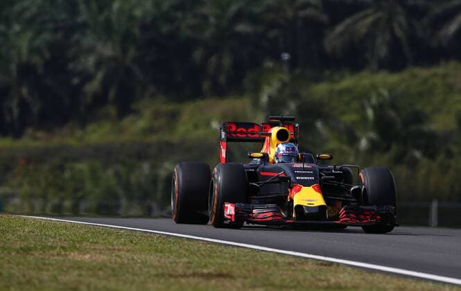 Motorsports: FIA Formula One World Championship WM Weltmeisterschaft 2016, Grand Prix of Malaysia, 3 Daniel Ricciardo (AUS, Red Bull Racing), xHOCHxZWEIx