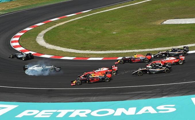 Formel 1, GP Malaysia Startcrash; Mercedes Grand Prix, formula 1 GP, Malaysia in Kuala Lumpur Sepang 02.10.2016 Photo:mspb Jerry Andre Startcrash; formula 1 GP, Malaysia