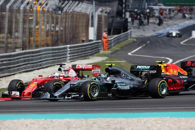 Formel 1, GP Malaysia Malaysian Grand Prix, Sepang 29 September - 2 October 2016 02.10.2016 - Race, Crash, Nico Rosberg (GER) Mercedes AMG F1 W07 Hybrid, Sebastian Vettel (GER) Scuderia Ferrari SF16-H and Max Verstappen (NED) Red Bull Racing RB12 