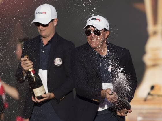 Golf, Ryder Cup 2016 in Chaska USA team member Phil Mickelson and Zach Johnson celebrates after the United States defeated Europe 17-11 to win the 2016 Ryder Cup at Hazeltine National Golf Club in Chaska, Minnesota on October 2, 2016. USA defeated Europe for the first time since 2008.  MIN20161002350 KEVINxDIETSCH