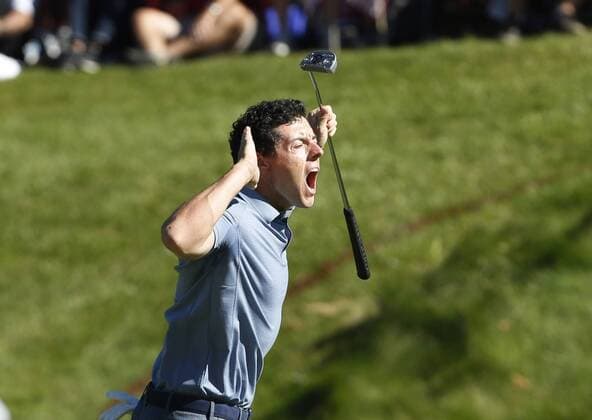 Golf, Ryder Cup 2016 in Chaska Oct 2, 2016: Chaska, MN, USA; Rory McIlroy reacts to making a putt on the 8th hole during the Day 3 Final Round matches for the 2016 Ryder Cup at Hazeltine National Golf Club. (Photo by Brian Spurlock Icon Sportswire) GOLF: OCT 02 PGA Golf Herren - Ryder Cup - Day Three Icon1610028776 EDITORIAL USE ONLY
