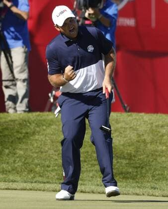 Oct 2, 2016: Chaska, MN, USA; Patrick Reed reacts to winning the match on the 18th hole during the Day 3 Final Round matches for the 2016 Ryder Cup at Hazeltine National Golf Club. (Photo by Brian Spurlock Icon Sportswire) GOLF: OCT 02 PGA Golf Herren - Ryder Cup - Day Three Icon1610028785 EDITORIAL USE ONLY