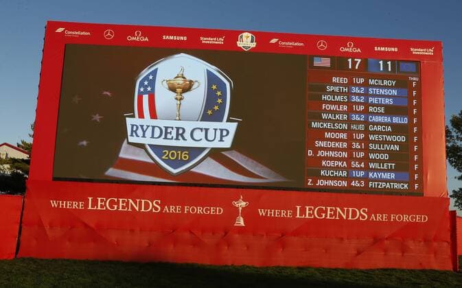 Oct 2, 2016: Chaska, MN, USA; The video scoreboard at the trophy presentation shows USA defeating Europe 17-11 following the Final Round matches for the 2016 Ryder Cup at Hazeltine National Golf Club. (Photo by Brian Spurlock Icon Sportswire) GOLF: OCT 02 PGA Golf Herren - Ryder Cup - Day Three Icon1610028823 EDITORIAL USE ONLY