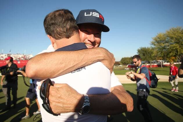 GOLF - Ryder Cup 2016 CHASKA,MINNESOTA,USA,02.OKT.16 - GOLF - Ryder Cup, Hazeltine National Golf Club. Image shows Zach Johnson and captain Davis Love III (USA). GEPAxpictures xDanielxGoetzhaber