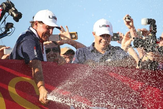 Golf, Ryder Cup 2016 in Chaska GOLF - Ryder Cup 2016 CHASKA,MINNESOTA,USA,02.OKT.16 - GOLF - Ryder Cup, Hazeltine National Golf Club. Image shows Phil Mickelson and Jordan Spieth (USA). GEPAxpictures xDanielxGoetzhaber