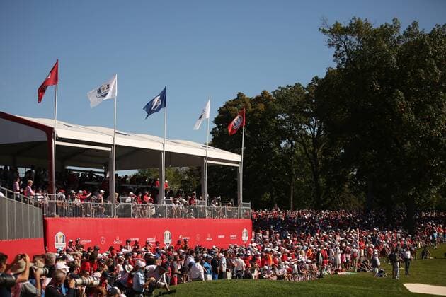 Golf, Ryder Cup 2016 in Chaska GOLF - Ryder Cup 2016 CHASKA,MINNESOTA,USA,02.OKT.16 - GOLF - Ryder Cup, Hazeltine National Golf Club. Image shows fans and flags. GEPAxpictures xDanielxGoetzhaber
