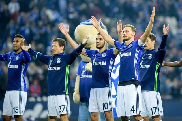 Eric Maxim Choupo-Moting (FC Schalke 04 13), Sascha Riether (FC Schalke 04 27), Nabil Bentaleb (FC Schalke 04 10), Johannes Geis (FC Schalke 04 5) und Benjamin Stambouli (FC Schalke 04 17) beim Fussball Bundesligaspiel zwischen FC Schalke 04 und Borussia Moenchengladbach am 02.10.2016, Gelsenkirchen Copyright: xSchülerx xEibner-Pressefotox EP_jse