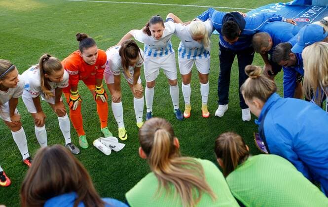 SOCCER - CL women, Sturm vs Zuerich GRAZ,AUSTRIA,05.OCT.16 - SOCCER - UEFA Champions League, women, SK Sturm Graz vs FC Zuerich. Image shows the players of Zuerich before the match. GEPAxpictures xDavidxRodriguez