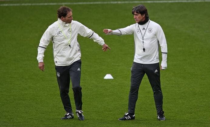 05.10.2016, Fussball Qualifikation Weltmeisterschaft 2018, Training der Deutschen Nationalmannschaft im Millerntor-Stadion, Hamburg. v.l. Co-Trainer Marcus Sorg (Deutschland) , Bundestrainer Joachim Löw (Deutschland) 