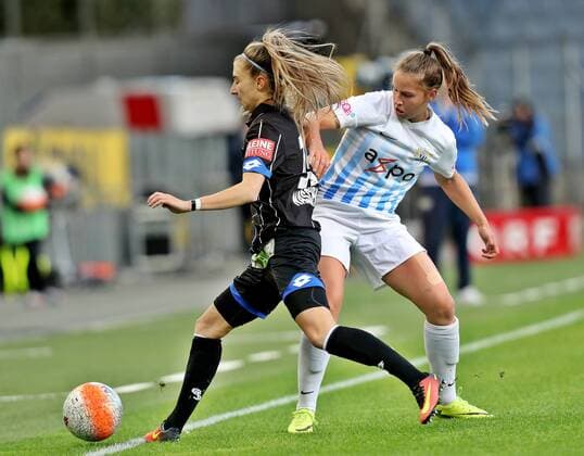 SOCCER - CL women, Sturm vs Zuerich GRAZ,AUSTRIA,05.OCT.16 - SOCCER - UEFA Champions League, women, SK Sturm Graz vs FC Zuerich. Image shows Katharina Naschenweng (Sturm) and Naomi Megroz (Zuerich). GEPAxpictures xM.xOberlaender