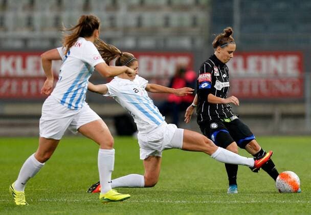 SOCCER - CL women, Sturm vs Zuerich GRAZ,AUSTRIA,05.OCT.16 - SOCCER - UEFA Champions League, women, SK Sturm Graz vs FC Zuerich. Image shows Barla Deplazes (Zuerich) and Isabella Posch (Sturm). GEPAxpictures xDavidxRodriguez