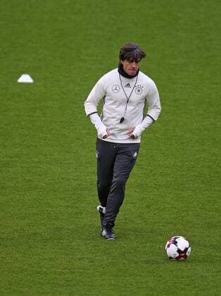 05.10.2016, Fussball Qualifikation Weltmeisterschaft 2018, Training der Deutschen Nationalmannschaft im Millerntor-Stadion, Hamburg. Bundestrainer Joachim Löw (Deutschland) 