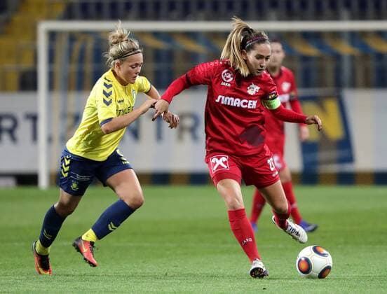 SOCCER - CL women, St.Poelten vs Broendby SANKT POELTEN,AUSTRIA,05.OCT.16 - SOCCER - UEFA Champions League, women, SKN Sankt Poelten vs Broendby IF Kopenhagen. Image shows Nanna Christiansen (Broendby) and Jasmin Eder (St.Poelten). GEPAxpictures xWalterxLuger