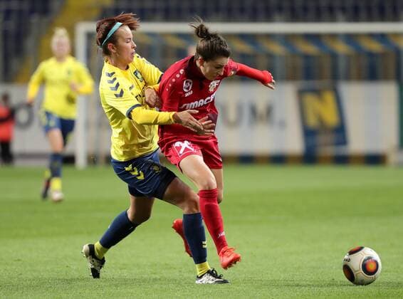 SOCCER - CL women, St.Poelten vs Broendby SANKT POELTEN,AUSTRIA,05.OCT.16 - SOCCER - UEFA Champions League, women, SKN Sankt Poelten vs Broendby IF Kopenhagen. Image shows Rikke Sevecke (Broendby) and Barbara Dunst (St.Poelten). GEPAxpictures xWalterxLuger