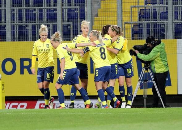 SOCCER - CL women, St.Poelten vs Broendby SANKT POELTEN,AUSTRIA,05.OCT.16 - SOCCER - UEFA Champions League, women, SKN Sankt Poelten vs Broendby IF Kopenhagen. Image shows the rejoicing of Nicoline Soerensen (Broendby) and her team. GEPAxpictures xWalterxLuger