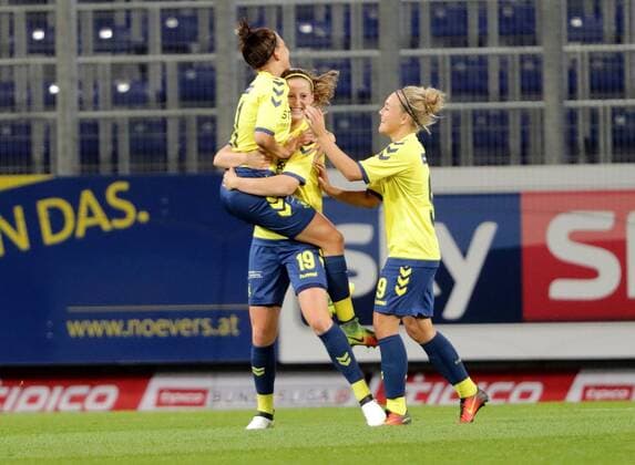 SOCCER - CL women, St.Poelten vs Broendby SANKT POELTEN,AUSTRIA,05.OCT.16 - SOCCER - UEFA Champions League, women, SKN Sankt Poelten vs Broendby IF Kopenhagen. Image shows the rejoicing of Katrine Veje, Nicoline Soerensen and Nanna Christiansen (Broendby). GEPAxpictures xWalterxLuger