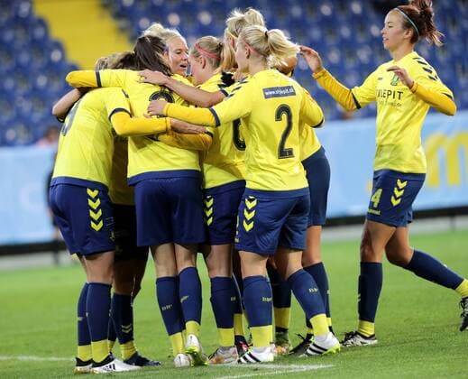 SOCCER - CL women, St.Poelten vs Broendby SANKT POELTEN,AUSTRIA,05.OCT.16 - SOCCER - UEFA Champions League, women, SKN Sankt Poelten vs Broendby IF Kopenhagen. Image shows the rejoicing of Nicoline Soerensen (Broendby) and her team. GEPAxpictures xWalterxLuger