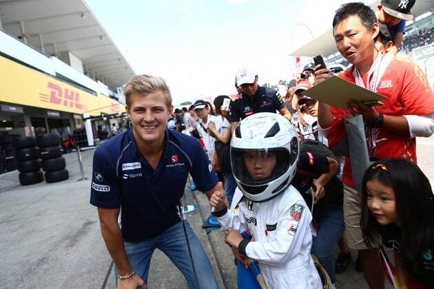 Japanese Grand Prix, Suzuka 6 - 9 October 2016 06.10.2016 - Autograph session, Marcus Ericsson (SUE) Sauber C34 