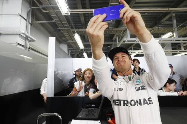 Bilder des Tages - SPORT Motorsports: FIA Formula One World Championship WM Weltmeisterschaft 2016, Grand Prix of Japan, 6 Nico Rosberg (GER, Mercedes AMG Petronas Formula One Team), xHOCHxZWEIx