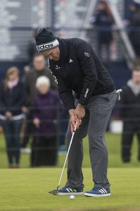 07.10.2016. Carnoustie Golf Course, Fife, Scotland. Alfred Dunhill Links Championship Golf 2nd Round. Kevin Pierson on the 18th Green. xDuncanxMcGlynnx  ActionPlus11797509