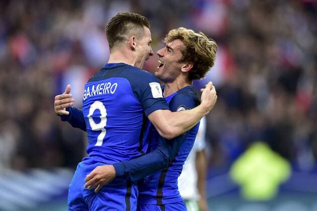 Fußball, WM Quali, Frankreich - Bulgarien Kevin Gameiro (France) accolade avec Antoine Griezmann (France) FOOTBALL : France vs Bulgaria - Fußball WM Quali - 07 10 2016 JBAutissier Panoramic 