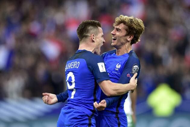 Bilder des Tages - SPORT Fußball, WM Quali, Frankreich - Bulgarien Kevin Gameiro (France) accolade avec Antoine Griezmann (France) FOOTBALL : France vs Bulgaria - Fußball WM Quali - 07 10 2016 JBAutissier Panoramic 