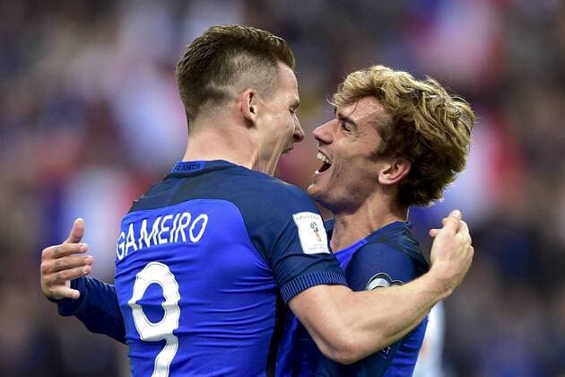 Fußball, WM Quali, Frankreich - Bulgarien Kevin Gameiro (France) accolade avec Antoine Griezmann (France) FOOTBALL : France vs Bulgaria - Fußball WM Quali - 07 10 2016 JBAutissier Panoramic 
