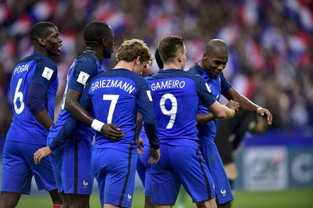Fußball, WM Quali, Frankreich - Bulgarien Kevin Gameiro (France) accolade avec Antoine Griezmann (France) Moussa Sissoko (France) Layvin Kurzawa (France) Djibril Sidibe (France) FOOTBALL : France vs Bulgaria - Fußball WM Quali - 07 10 2016 JBAutissier Panoramic 