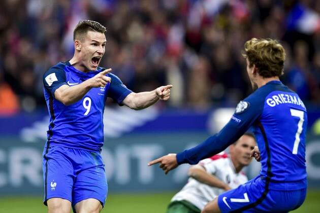 Fußball, WM Quali, Frankreich - Bulgarien Kevin Gameiro (France) accolade avec Antoine Griezmann (France) FOOTBALL : France vs Bulgaria - Fußball WM Quali - 07 10 2016 JBAutissier Panoramic 