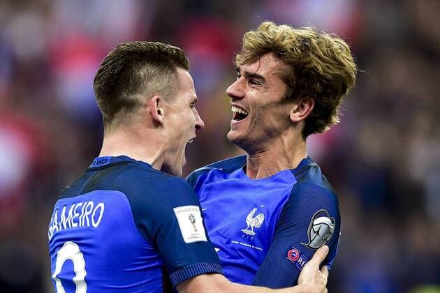 Fußball, WM Quali, Frankreich - Bulgarien Kevin Gameiro (France) accolade avec Antoine Griezmann (France) FOOTBALL : France vs Bulgaria - Fußball WM Quali - 07 10 2016 JBAutissier Panoramic 
