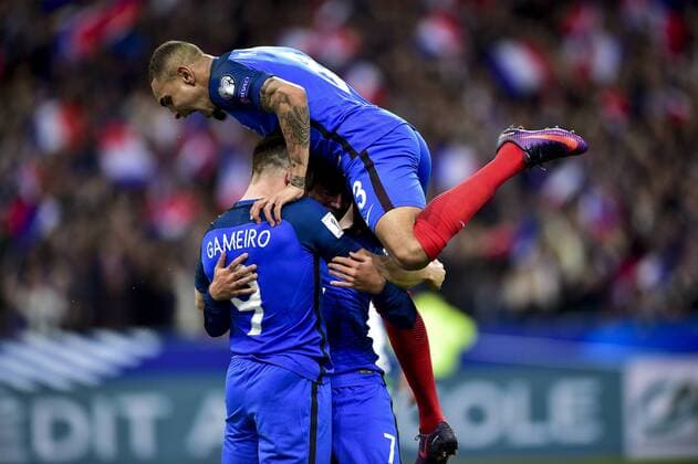 Fußball, WM Quali, Frankreich - Bulgarien Kevin Gameiro (France) accolade avec Antoine Griezmann (France) Layvin Kurzawa (France) FOOTBALL : France vs Bulgaria - Fußball WM Quali - 07 10 2016 JBAutissier Panoramic 