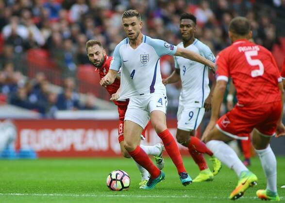 08.10.2016. Wembley Stadium, London, England. FIFA World Cup WM Weltmeisterschaft Fussball Qualifying Football. England versus Malta. England Midfielder Jordan Henderson is pulled back by Malta Midfielder Paul Fenech during an England attack xMarkxKertonx  ActionPlus11798071