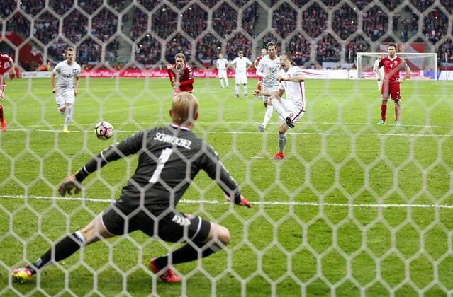 WARSZAWA STADION 08.10.2016 2018 POLSKA (BIALO-CZERWONE) - Danmark Robert Lewandowski 2:0 . FOT TOMASZxWANTULA NEWSPIX.PL WARSZAWA 08.10.2016 FOOTBALL MEN S QUALIFING GAME WORLD CUP 2018 POLAND - DENMARK TOMASZxWANTULA NEWSPIX.PL --- Newspix.pl FRANCE OUT!  161008WAN015