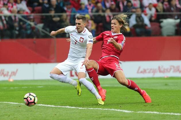 08.10.2016 WARSZAWA, WM Quali 2016 GROUP E Poland vs Danmark - (L) ARKADIUSZ MILIK , (R) JANNIK VESTERGAARD AKCJA PO KTOREJ SEDZIA DYKTUJE KARNY DLA POLSKI FOTO JAKUBxPIASECKI CYFRASPORT NEWSPIX.PL --- Newspix.pl FRANCE OUT!  20161008CSJP3065