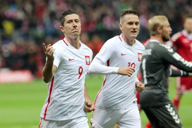 08.10.2016 WARSZAWA, WM Quali 2016 GROUP E Poland vs Danmark - (L) ROBERT LEWANDOWSKI , (R) PIOTR ZIELINSKI GOL FOTO JAKUBxPIASECKI CYFRASPORT NEWSPIX.PL --- Newspix.pl FRANCE OUT!  20161008CSJP3067