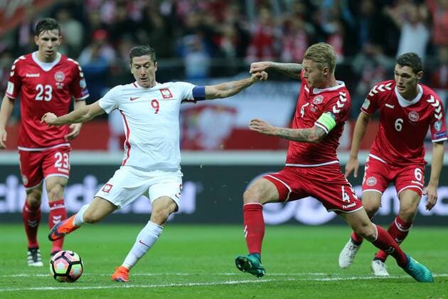 08.10.2016 WARSZAWA, WM Quali 2016 GROUP E Poland vs Danmark - ROBERT LEWANDOWSKI, SIMON KJAER FOTO LUKASZxGROCHALA CYFRASPORT NEWSPIX.PL --- Newspix.pl FRANCE OUT!  20161008CSLG0024