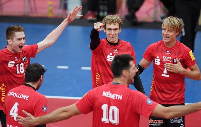 Volleyball 1. Bundesliga Saison 2016 2017 Testspiel TV Rottenburg - TV Ingersoll Buehl 08.10.2016 JUBEL TV Rottenburg; Tim Grozer, Federico Cipollone, Lars Wilmsen, Ferenc Nemeth und Dirk Mehlberg (v.li.) 